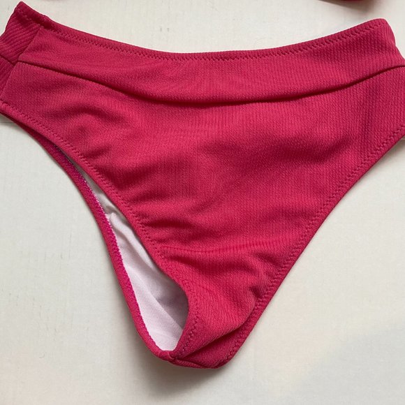 Pink Bikini - Picture 4 of 9